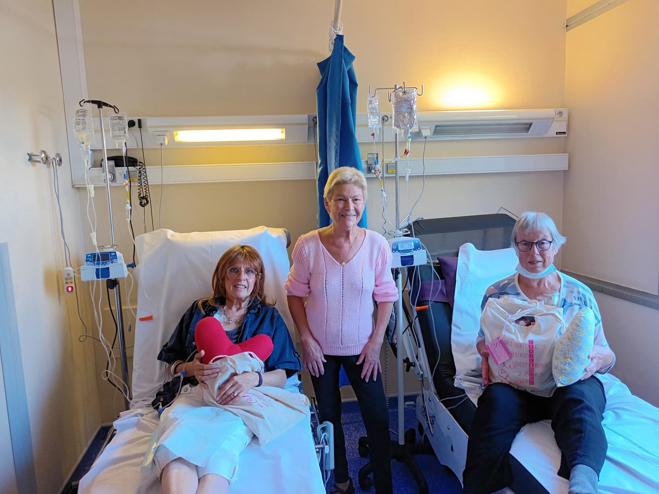 Remise de sacs douceurs à des patientes du CHPP
